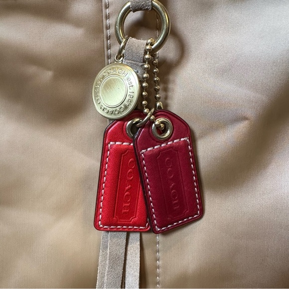 Coach Hamptons Weekend Tote EUC - Picture 13 of 15